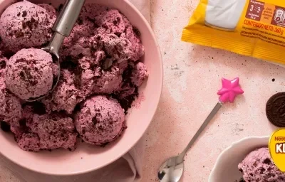 Helado de mora y arándanos con Galletas MILO®