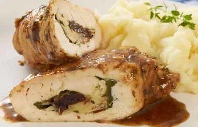 SUPREMAS DE POLLO RELLENAS DE ESPINACAS Y QUESO SUPREMAS DE POLLO RELLENAS DE ESPINACAS Y QUESO