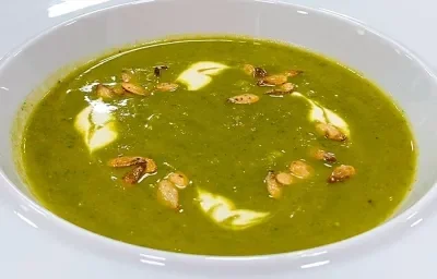 Crema de tallos de vegetales con semillas