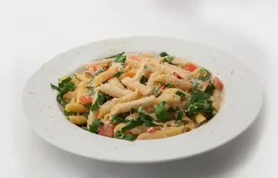 Pasta cremosa con espinaca