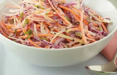 ENSALADA DE REPOLLO VERDE, MORADO Y ZANAHORIA