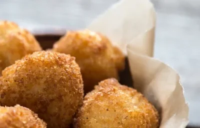Marranitas con ají de aguacate Marranitas con ají de aguacate