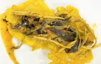 Tostones con carne falsa desmechada Tostones con carne falsa desmechada