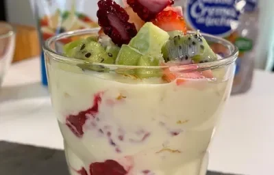 Montadito cremoso de frutos rojos Montadito cremoso de frutos rojos