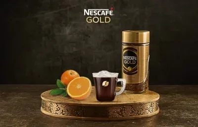 Café GOLD® frío con naranja y coco