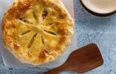 Pie de pollo y vegetales