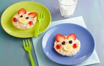 Cerditos sobre galletas de arroz Cerditos sobre galletas de arroz