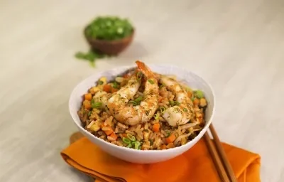 ARROZ FRITO CON CAMARONES ARROZ FRITO CON CAMARONES