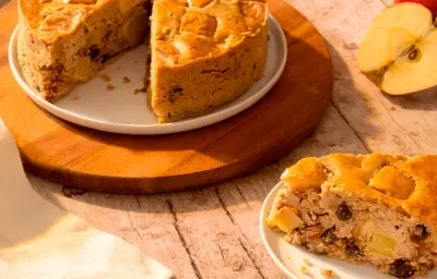 Pastel con manzanas, canela y frutos secos