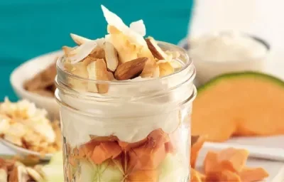 TARRITOS DE FRUTAS CON CREMA DE ALMENDRAS (EN COCINA) TARRITOS DE FRUTAS CON CREMA DE ALMENDRAS (EN COCINA)