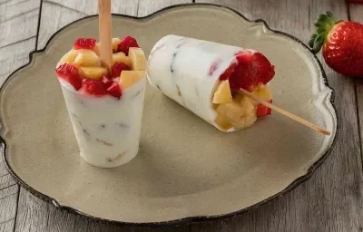PALETAS DE YOGUR Y CEREAL PALETAS DE YOGUR Y CEREAL