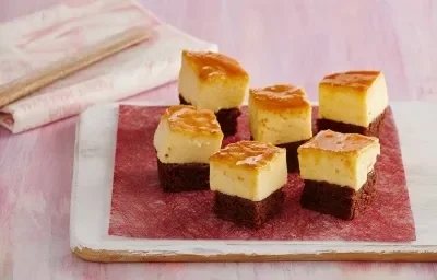 Flan de leche con base de brownie