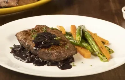 Lomo de res en salsa de pimienta dulce