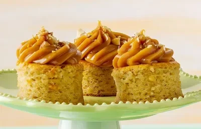 Ponquecitos de banano con copos de arequipe
