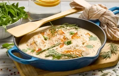 Pechugas de pollo en salsa cremosa de maní Pechugas de pollo en salsa cremosa de maní