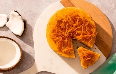 Torta con cáscaras de naranja y coco