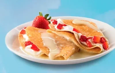 Crepes rellenos de frutos rojos con la lechera