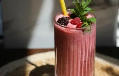 Batido de frutos rojos y SVELTY®