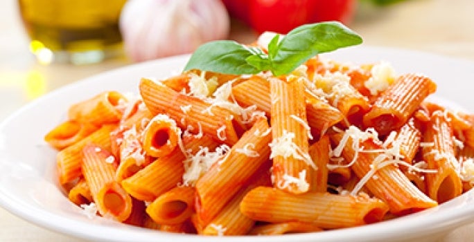 Pasta penne con queso y preparada en salsa pomodoro. Pasta penne con queso y preparada en salsa pomodoro.