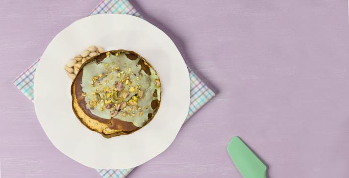 Panetón de ciruelas y pistachos