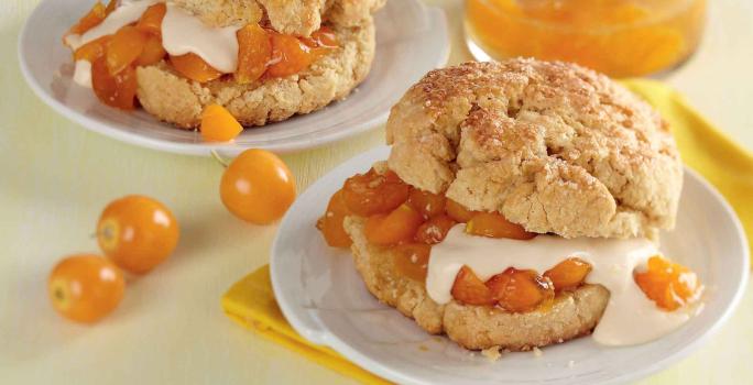 TORTICAS CON RELLENO DE UCHUVAS Y CREMA