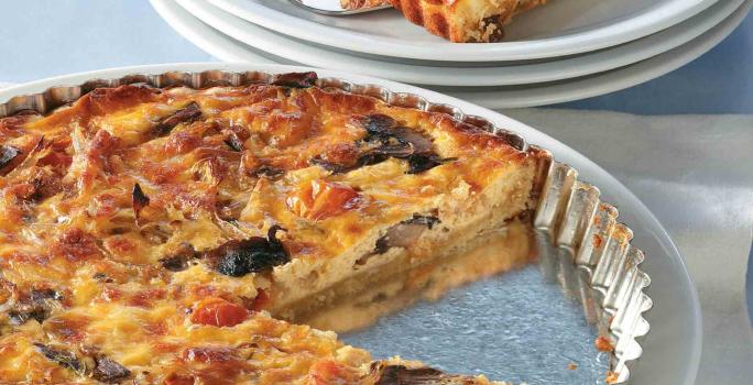 QUICHE DE CEBOLLAS CARAMELIZADAS CON TOMATES Y CHAMPIÑONES