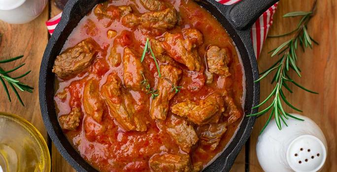 Sobrebarriga en salsa criolla