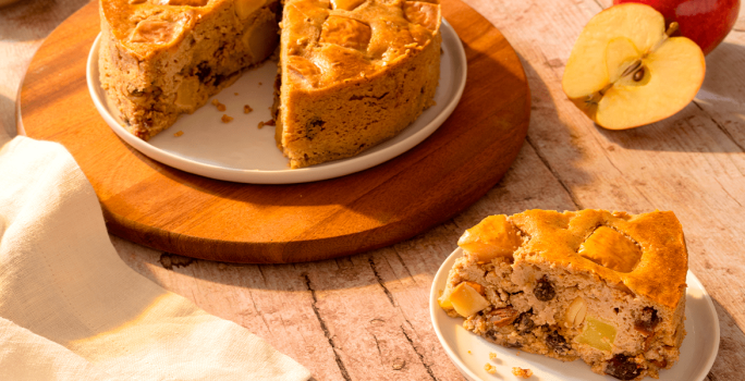 Pastel con manzanas, canela y frutos secos