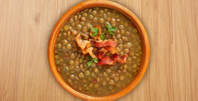 Sopa de lentejas con tocineta