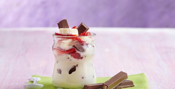 PARFAIT DE VAINILLA CON FRUTAS Y CHOCOLATE