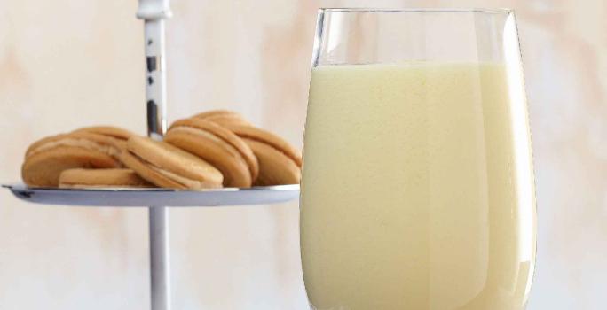 BATIDO DE PIÑA Y LECHE DE COCO