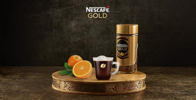 Café GOLD® frío con naranja y coco