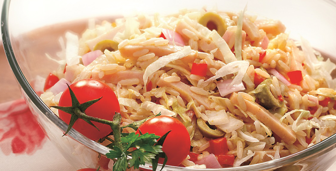 Ensalada de arroz con aderezo de curry