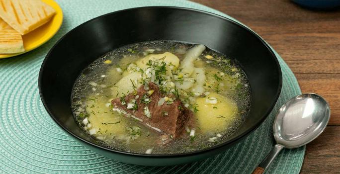 Caldo de papa con costilla