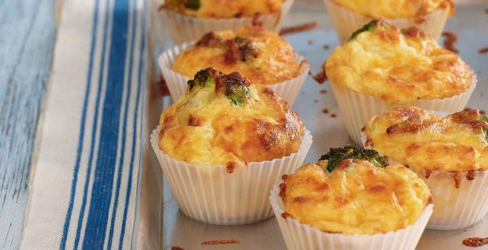 MINIQUICHES CON BROCOLI, PAPA Y QUESO