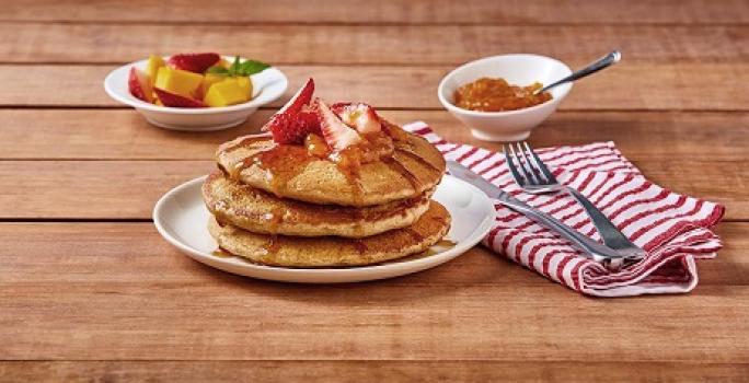 Hot cakes de avena con leche de almendras