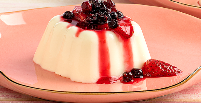 GELATINA DE YOGUR CON SALSA DE FRUTOS ROJOS