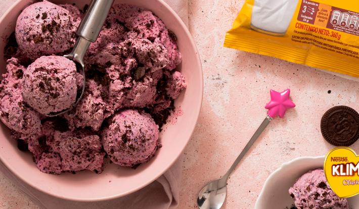 Helado de mora y arándanos con Galletas MILO®