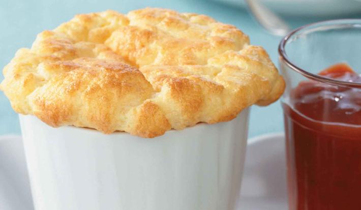 SOUFFLE DE QUESO CON SALSA DE GUAYABA SOUFFLE DE QUESO CON SALSA DE GUAYABA
