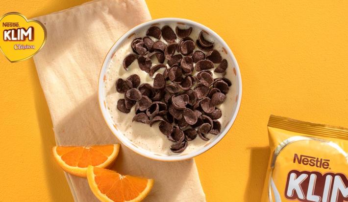 Bowl de naranja y cereal