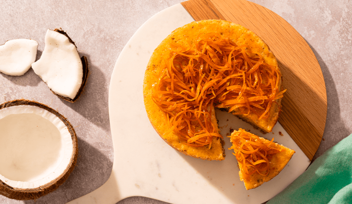 Torta con cáscaras de naranja y coco