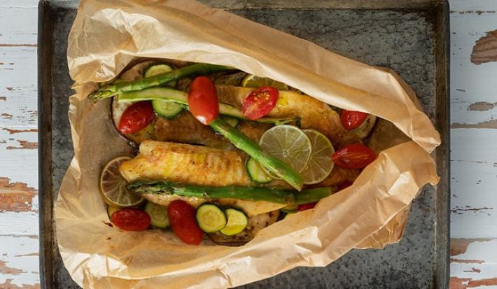 PAPILLOTE DE PESCADO Y VEGETALES