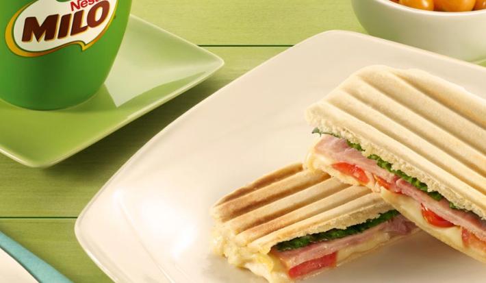 PANINI DE JAMÓN Y ALBAHACA