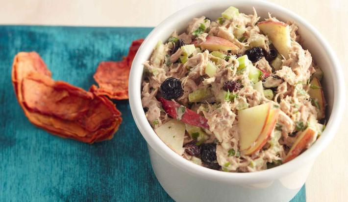 ENSALADITA DE ATÚN CON PASAS Y MANZANAS ENSALADITA DE ATÚN CON PASAS Y MANZANAS