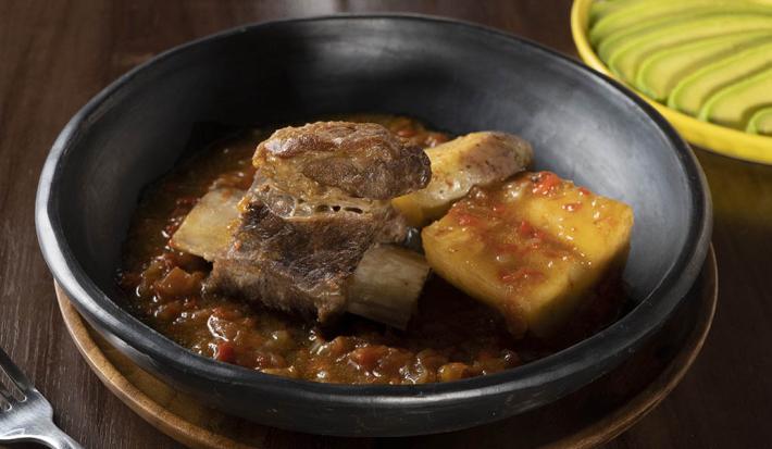 Sudado de costilla de res con yuca