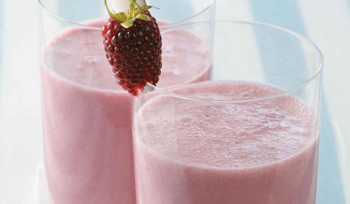 BATIDO ENERGÉTICO DE MORA, BANANO,COCO Y LINAZA BATIDO ENERGÉTICO DE MORA, BANANO,COCO Y LINAZA