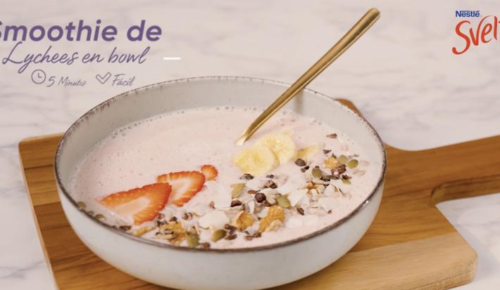 Smoothie de lichis en bowl