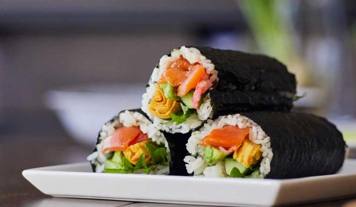Gomoku de salmón y mostaza