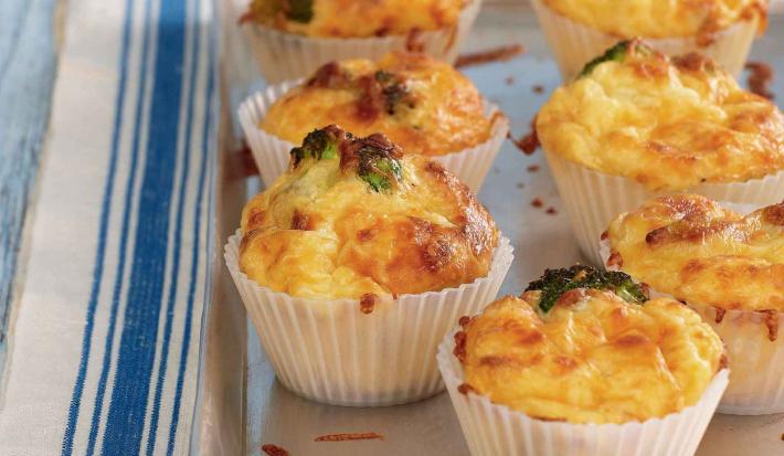 MINIQUICHES CON BROCOLI, PAPA Y QUESO