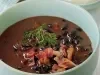 SOPA DE FRIJOL NEGRO CON TOCINETA Y CILANTRO